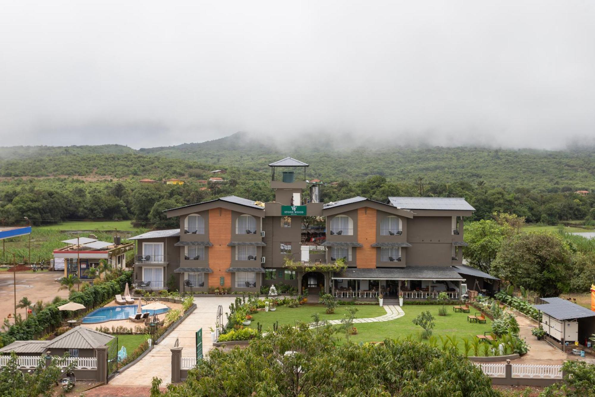 Stone Wood Hotel Amboli Amboli  Exterior photo